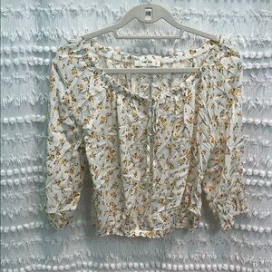 White Floral Women's Top Sz M. EUC